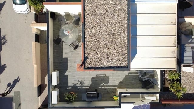 3 slaapkamer Villa te koop in Blue Lagoon met zwembad - € 288.000 (Ref: 9917339)