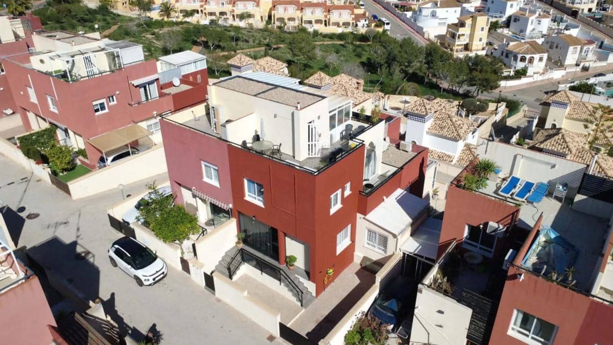 3 slaapkamer Villa te koop in Orihuela met zwembad - € 288.000 (Ref: 9917339)