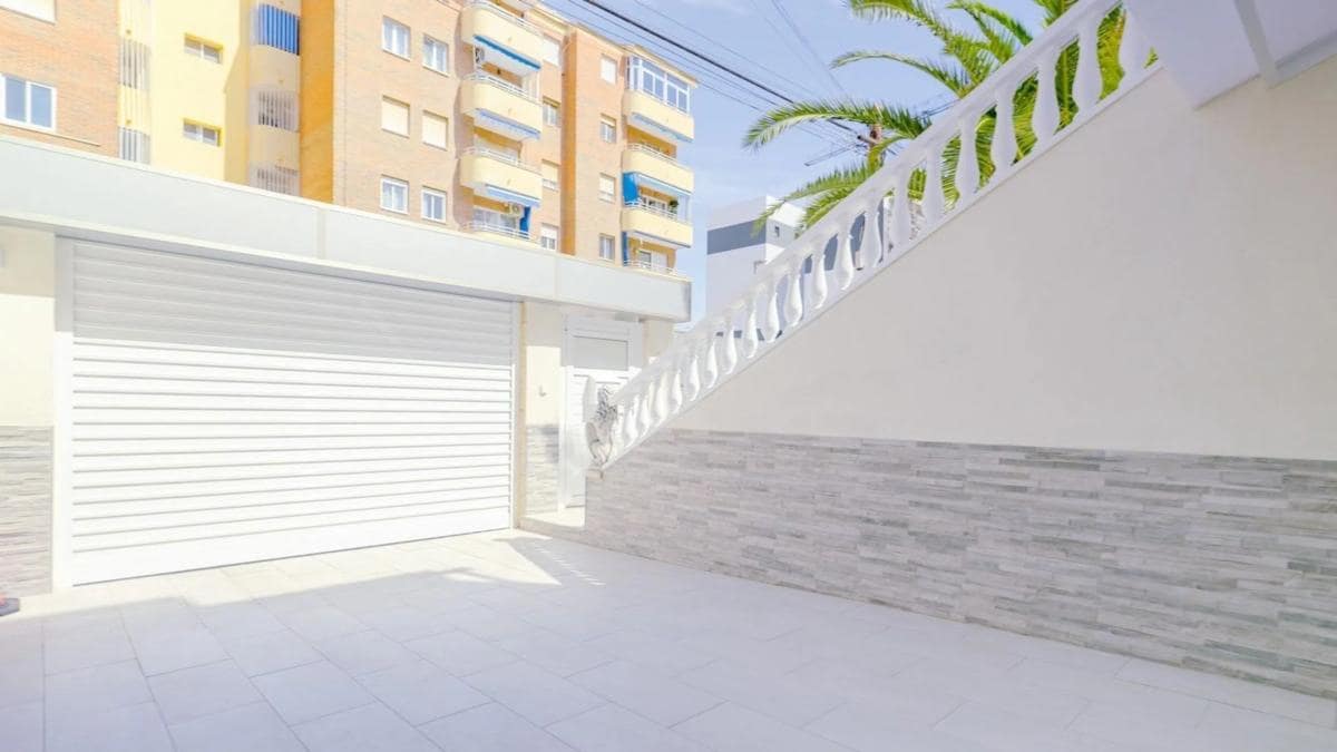 4 quarto Moradia para venda em Torrevieja com piscina - 529 000 € (Ref: 9917345)