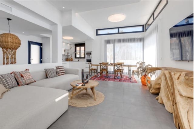 3 soveværelse Villa til salg i Miramar - Torre del Moro, Torrevieja med swimmingpool garage - € 780.000 (Ref: 9918135)