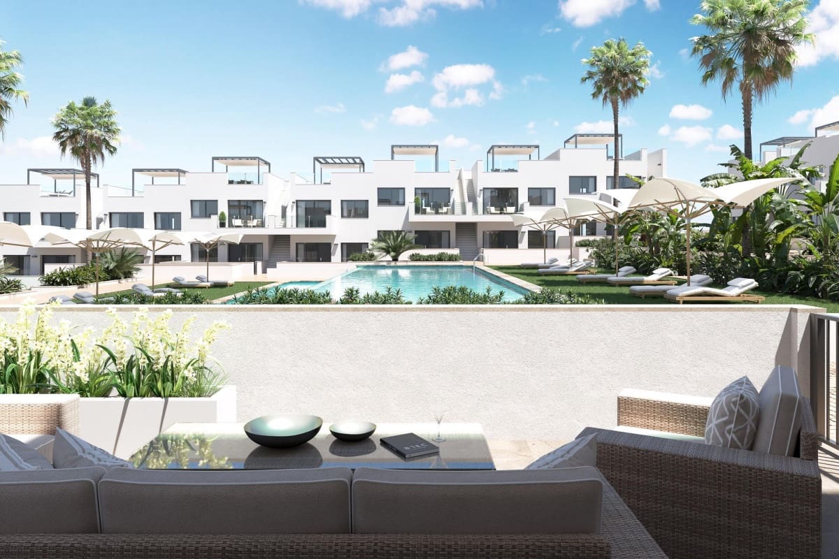 2 bedroom Bungalow for sale in Torrevieja with pool garage - € 299,900 (Ref: 9918136)