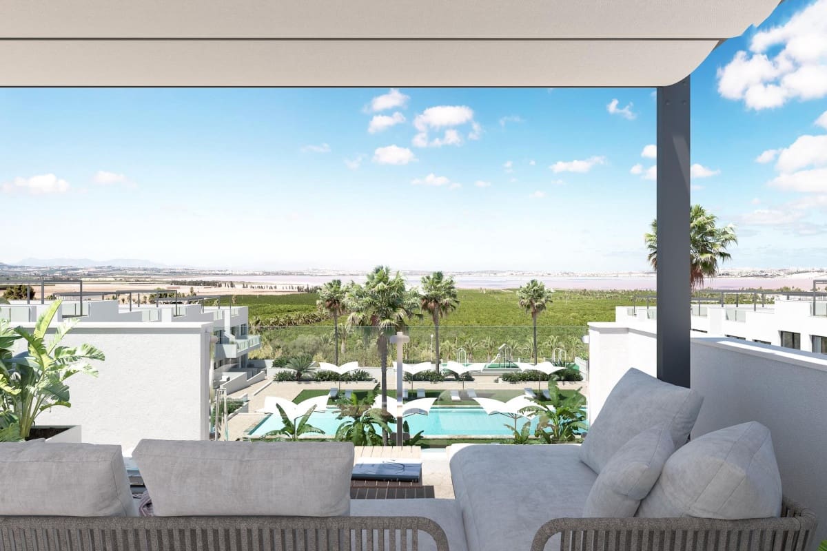 2 bedroom Bungalow for sale in Torrevieja with pool garage - € 299,900 (Ref: 9918136)