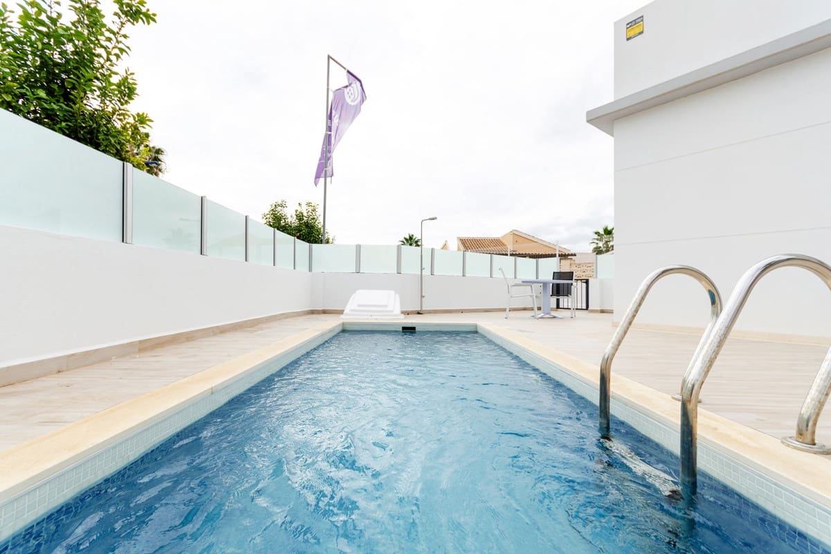 3 bedroom Villa for sale in Torrevieja with pool - € 424,000 (Ref: 9918137)