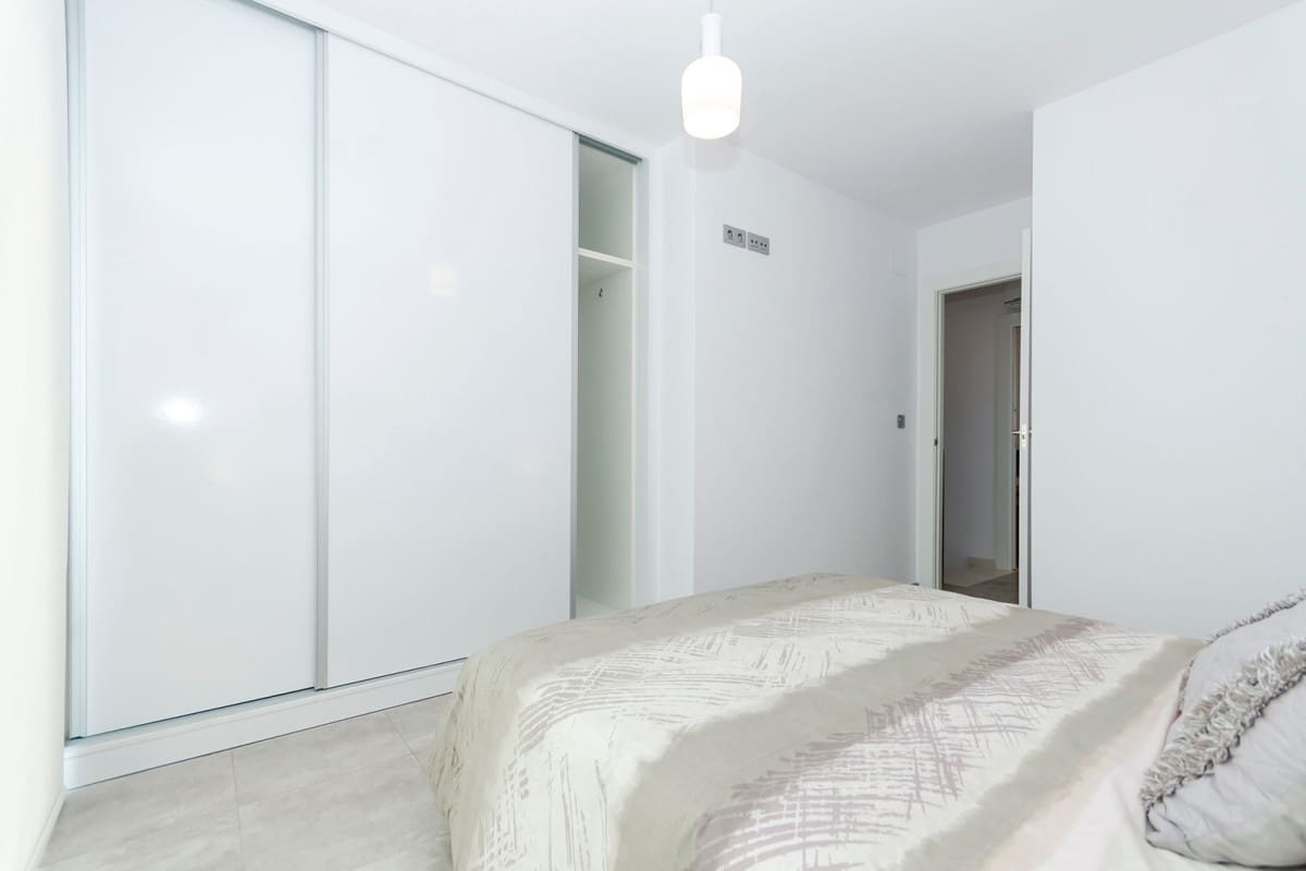3 bedroom Villa for sale in Torrevieja with pool - € 424,000 (Ref: 9918137)