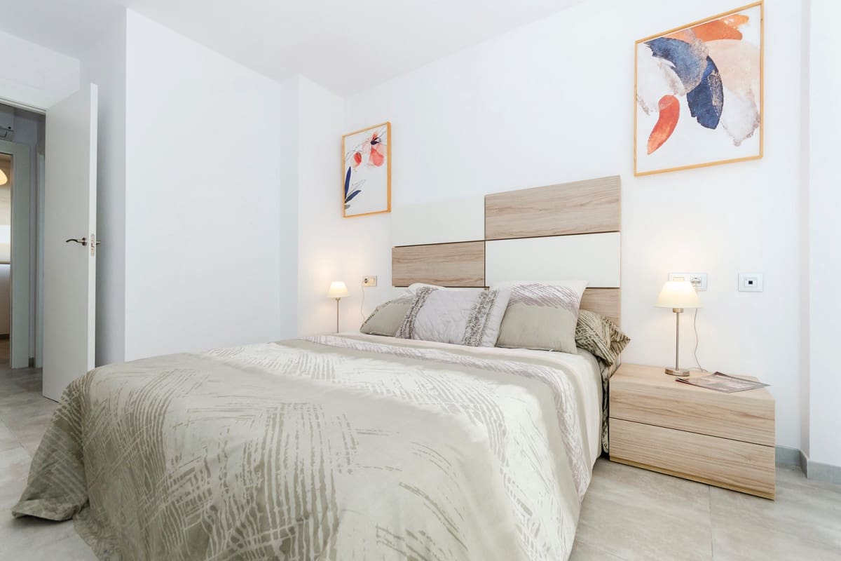 3 bedroom Villa for sale in Torrevieja with pool - € 424,000 (Ref: 9918137)