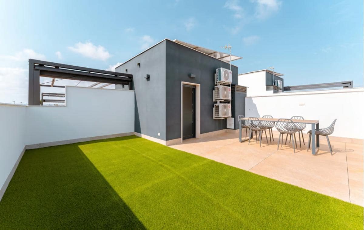 Casa de 3 habitaciones en Pilar de la Horadada en venta con piscina - 425.000 € (Ref: 9918160)