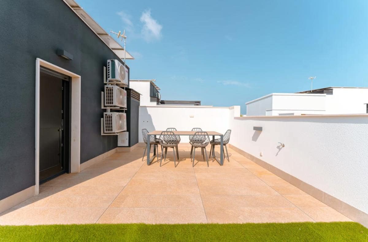 Casa de 3 habitaciones en Pilar de la Horadada en venta con piscina - 425.000 € (Ref: 9918160)