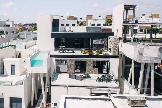 3 soveværelse Villa til salg i Ciudad Quesada, Rojales med swimmingpool garage - € 995.000 (Ref: 9918175)