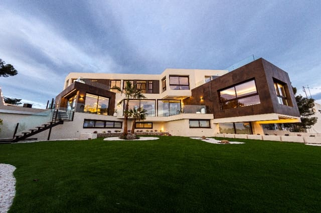5 bedroom Villa for sale in Urbanizaciones, Benidorm with pool - € 2,825,000 (Ref: 9918182)