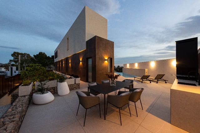 5 bedroom Villa for sale in Urbanizaciones, Benidorm with pool - € 2,825,000 (Ref: 9918182)