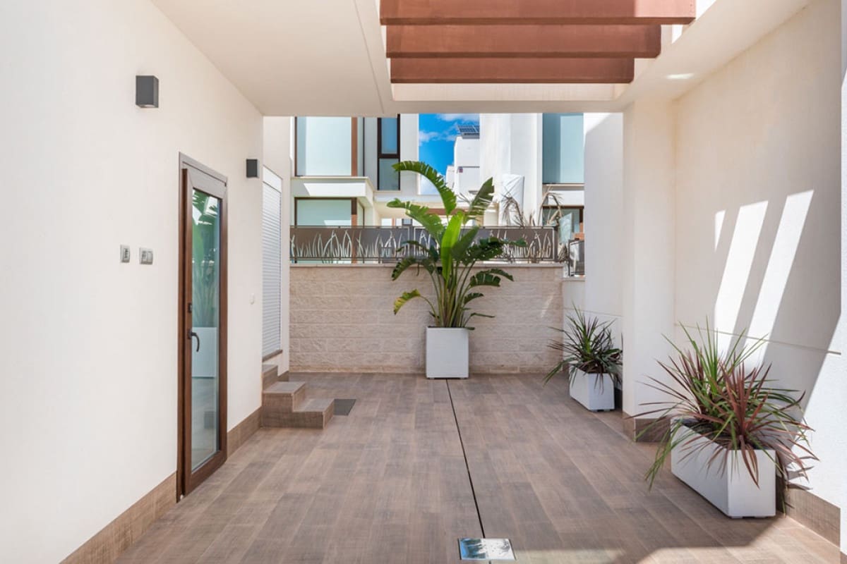 5 Zimmer Villa zu verkaufen in Los Montesinos mit Pool - 780.000 € (Ref: 9918184)