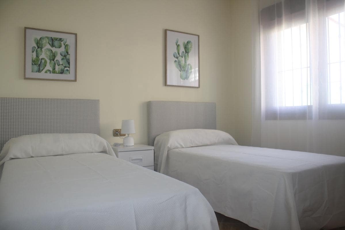 3 bedroom Villa for sale in Torrevieja with pool garage - € 550,000 (Ref: 9918210)