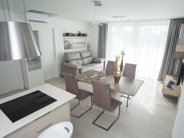 Apartamento de 2 habitaciones en Cala de Finestrat, Finestrat en venta con piscina - 275.000 € (Ref: 9918221)