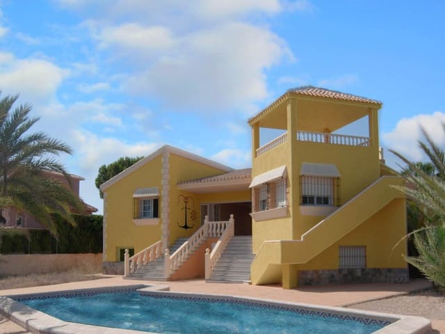 Chalet de 3 habitaciones en La Manga del Mar Menor en venta con piscina garaje - 780.000 € (Ref: 9918233)