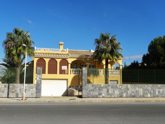 Chalet de 3 habitaciones en La Manga del Mar Menor en venta con piscina garaje - 780.000 € (Ref: 9918233)