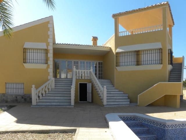 Chalet de 3 habitaciones en La Manga del Mar Menor en venta con piscina garaje - 780.000 € (Ref: 9918233)