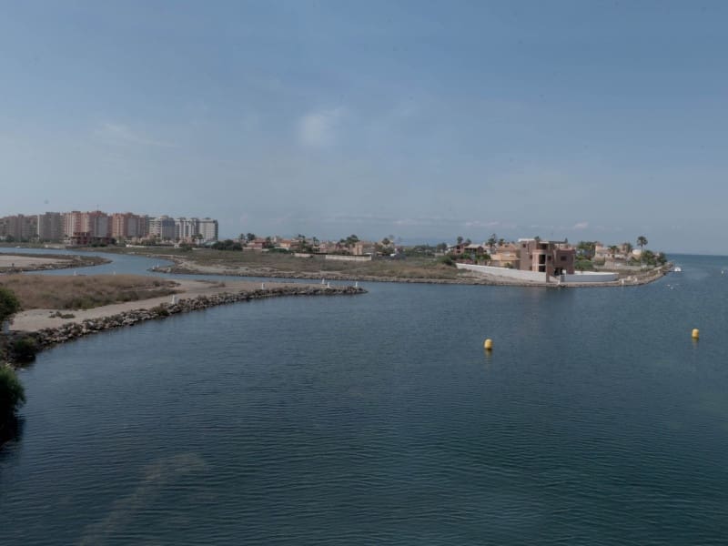 Chalet de 3 habitaciones en La Manga del Mar Menor en venta con piscina garaje - 780.000 € (Ref: 9918233)