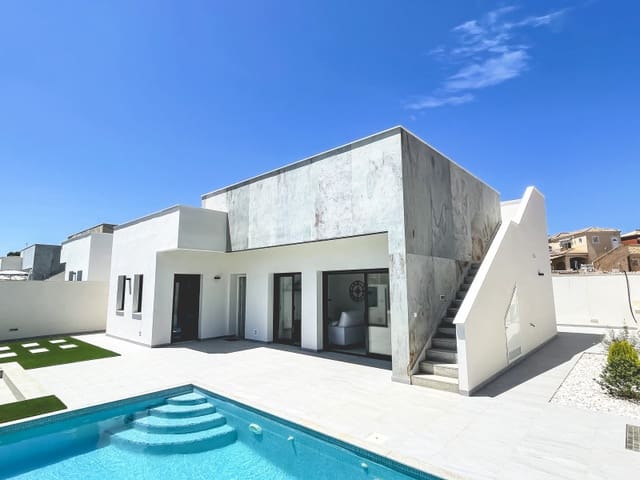 3 bedroom Villa for sale in Pinar de Campoverde, Pilar de la Horadada with pool - € 422,500 (Ref: 9918246)