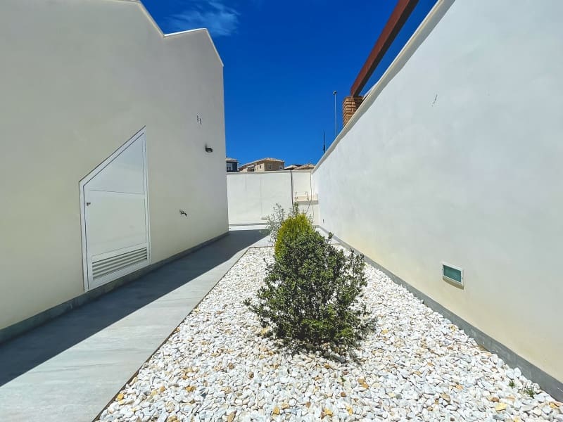 3 bedroom Villa for sale in Pilar de la Horadada with pool - € 422,500 (Ref: 9918246)