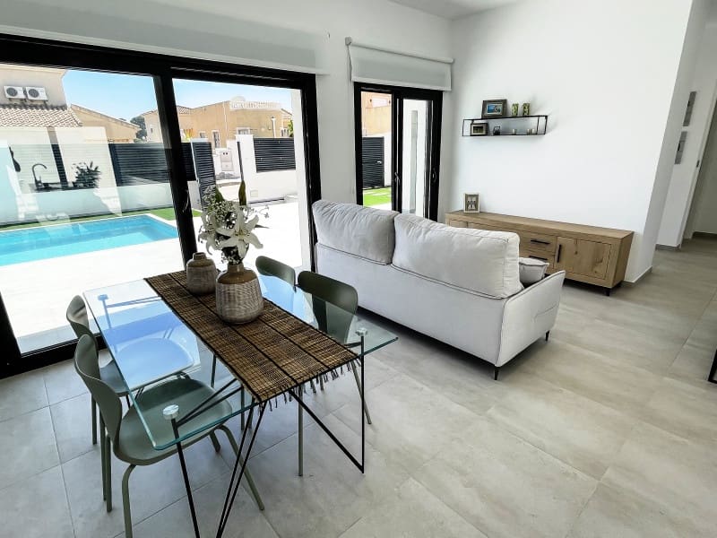 3 bedroom Villa for sale in Pilar de la Horadada with pool - € 422,500 (Ref: 9918246)