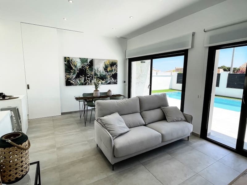 3 bedroom Villa for sale in Pilar de la Horadada with pool - € 422,500 (Ref: 9918246)