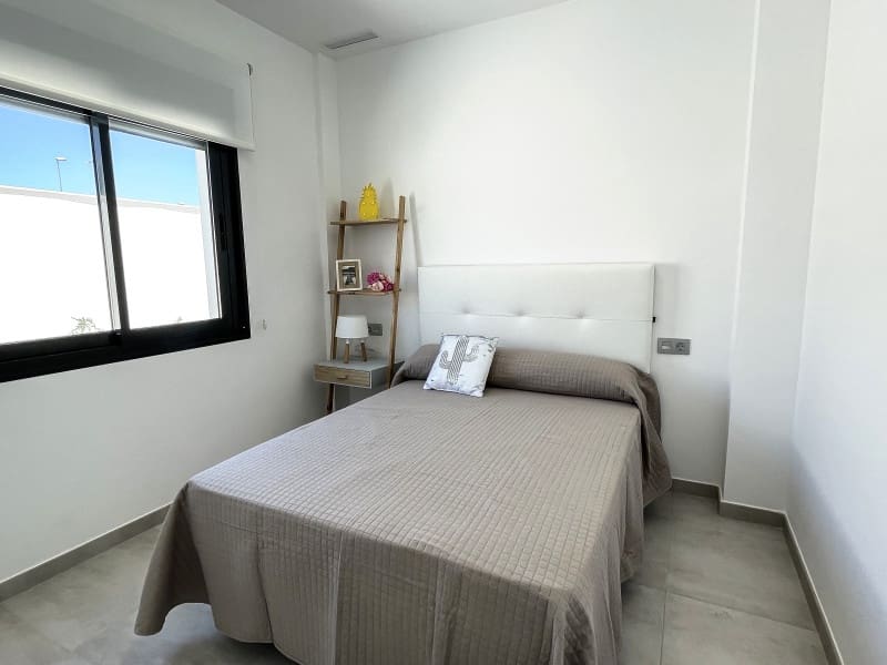 3 bedroom Villa for sale in Pilar de la Horadada with pool - € 422,500 (Ref: 9918246)