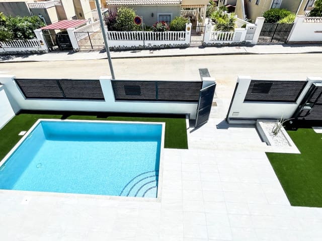 3 bedroom Villa for sale in Pinar de Campoverde, Pilar de la Horadada with pool - € 422,500 (Ref: 9918246)