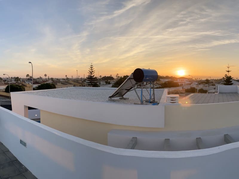 3 makuuhuone Huvila myytävänä paikassa Torrevieja mukana uima-altaan - 700 000 € (Ref: 9918247)