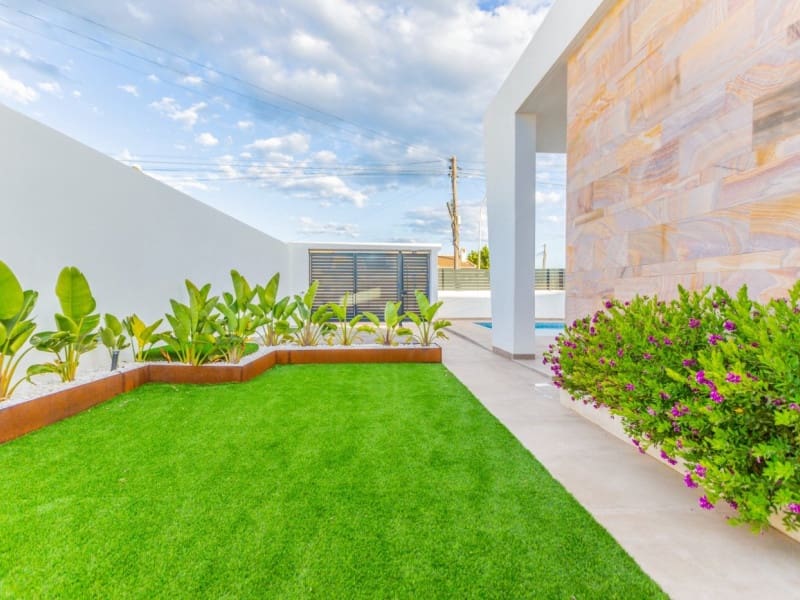 3 makuuhuone Huvila myytävänä paikassa Torrevieja mukana uima-altaan - 700 000 € (Ref: 9918247)