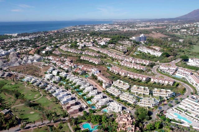 4 bedroom Townhouse for sale in El Paraiso, Estepona with pool garage - € 1,550,000 (Ref: 9918254)