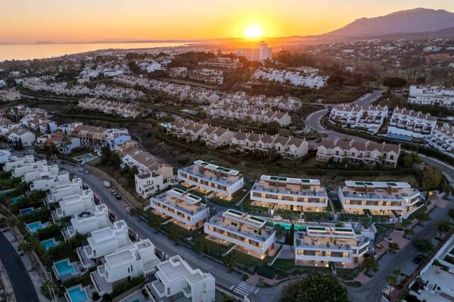 4 bedroom Townhouse for sale in El Paraiso, Estepona with pool garage - € 1,550,000 (Ref: 9918254)