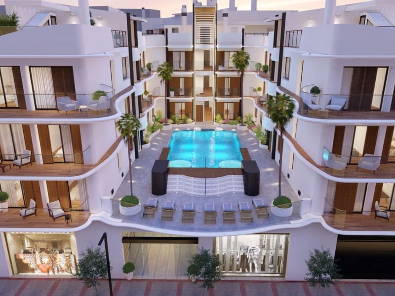 Local Commercial à vendre à Estepona avec piscine - 1 400 000 € (Ref: 9918275)