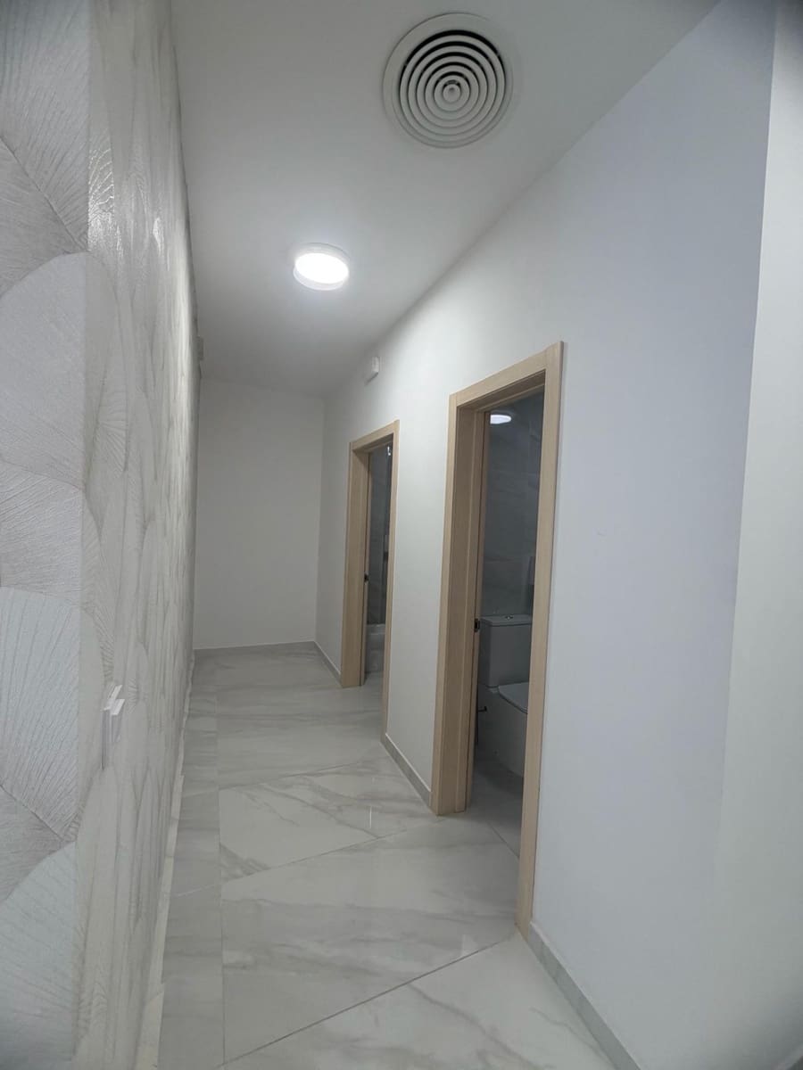 Comercial para venda em Torrevieja - 280 000 € (Ref: 9918360)