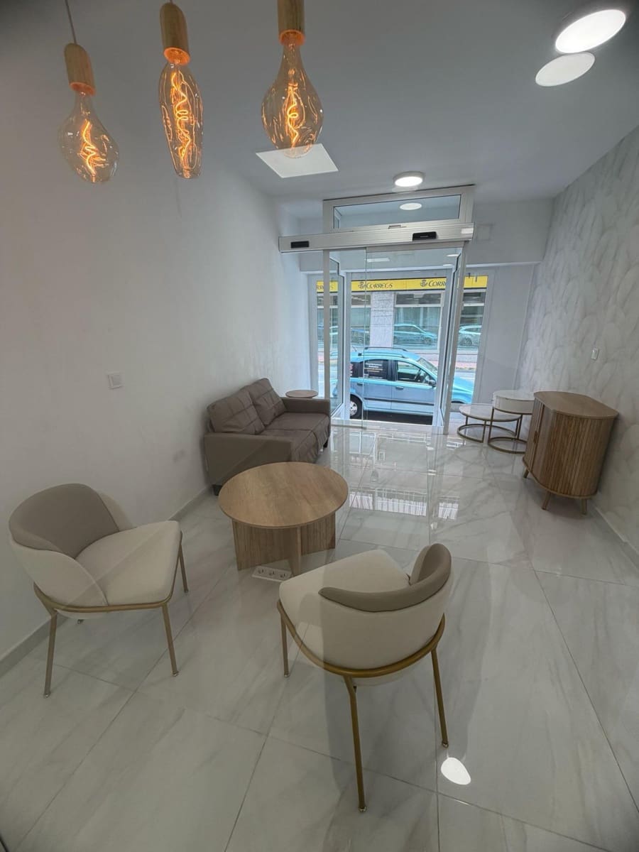 Comercial para venda em Torrevieja - 280 000 € (Ref: 9918360)