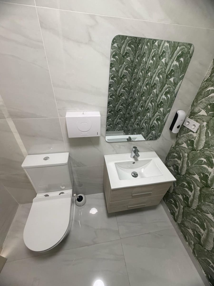 Comercial para venda em Torrevieja - 280 000 € (Ref: 9918360)