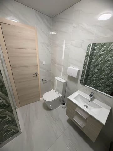 Comercial para venda em Avenida Habaneras - Curva de Palangre, Torrevieja - 280 000 € (Ref: 9918360)