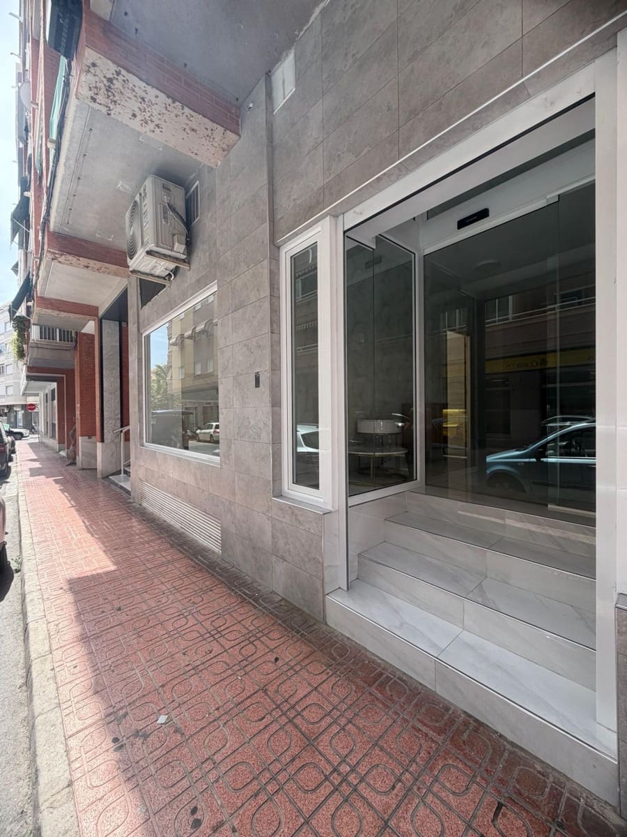 Comercial para venda em Torrevieja - 280 000 € (Ref: 9918360)