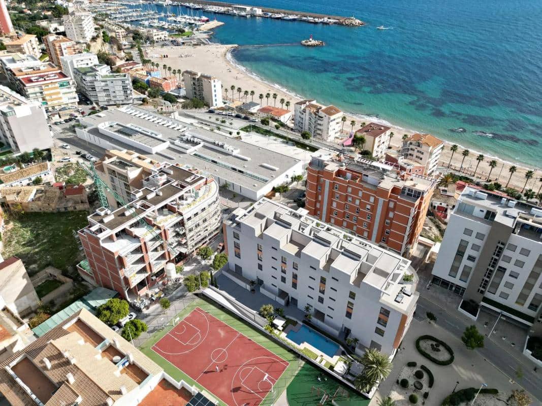 2 bedroom Apartment for sale in La Villajoyosa / Vila Joiosa with pool - € 430,000 (Ref: 9918370)