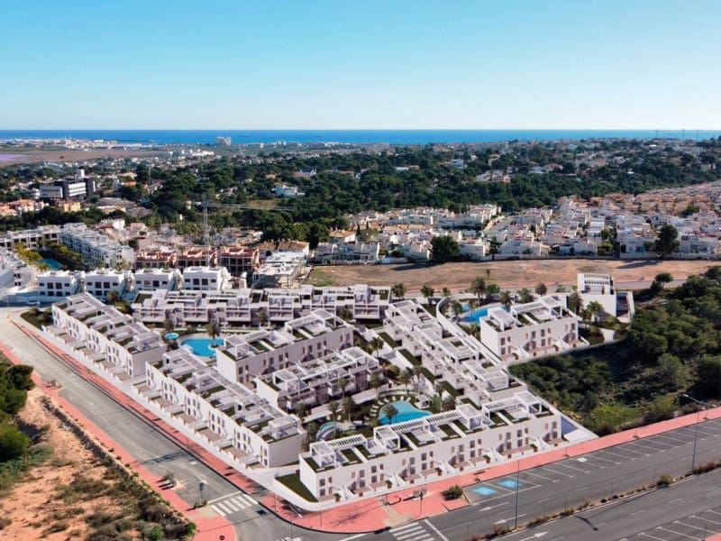 2 bedroom Bungalow for sale in Torrevieja with pool - € 322,900 (Ref: 9918377)