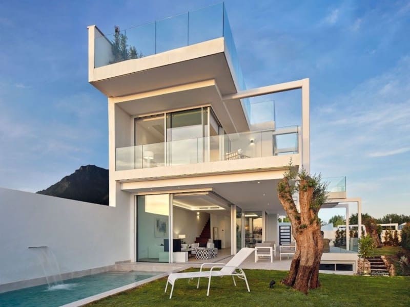 3 sypialnia Willa na sprzedaż w Marbella z basenem garażem - 1 950 000 € (Ref: 9918408)