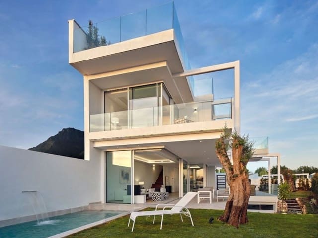 3 sypialnia Willa na sprzedaż w Valdeolletas - Las Cancelas - Xarblanca, Marbella z basenem garażem - 1 950 000 € (Ref: 9918408)