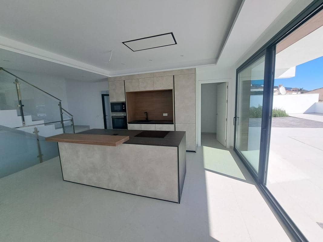 Chalet de 3 habitaciones en Nerja en venta con piscina - 1.145.000 € (Ref: 9918433)