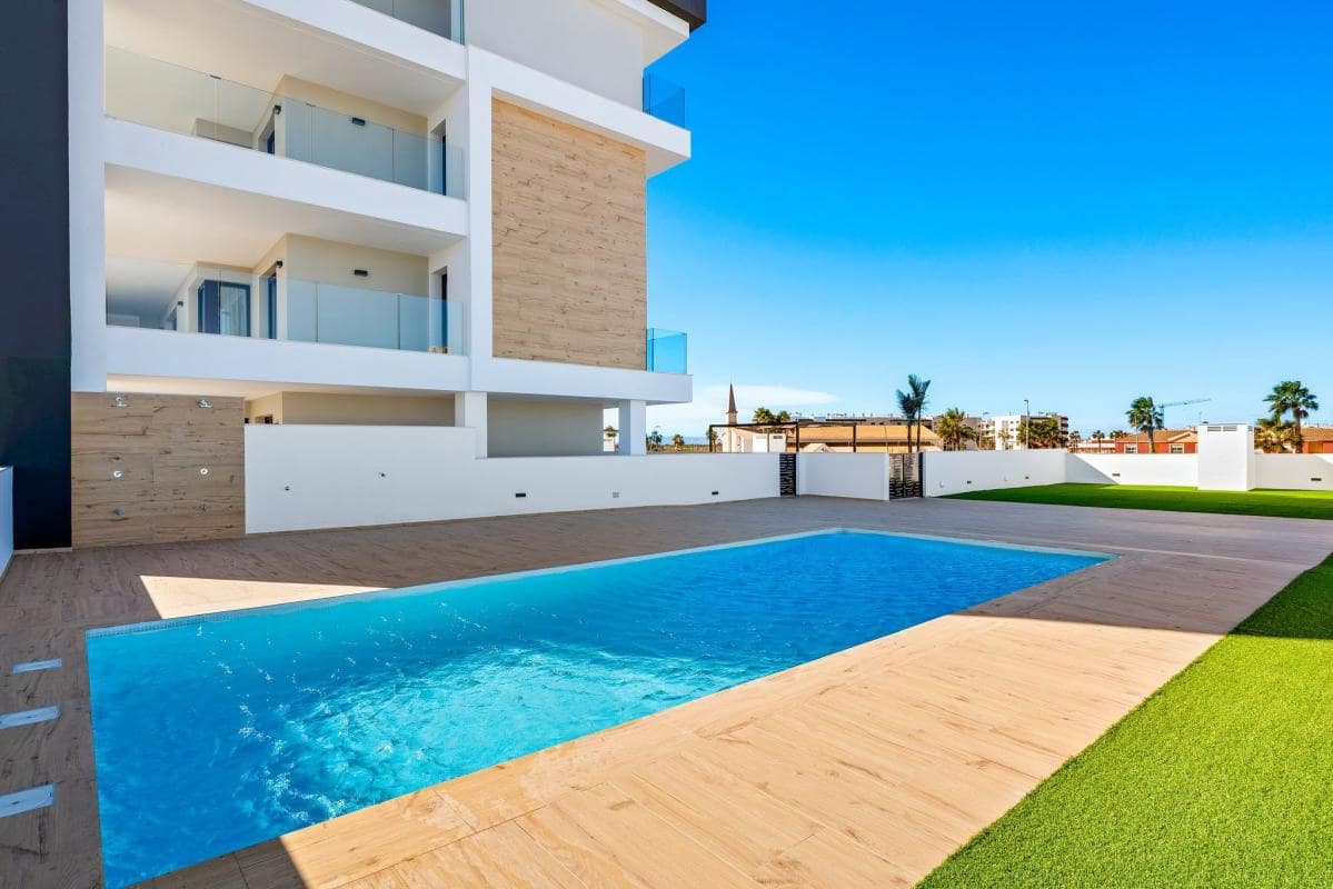 3 bedroom Apartment for sale in Los Alcazares with pool - € 359,900 (Ref: 9918457)