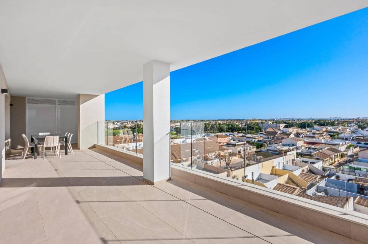 3 bedroom Apartment for sale in Los Alcazares with pool - € 359,900 (Ref: 9918457)