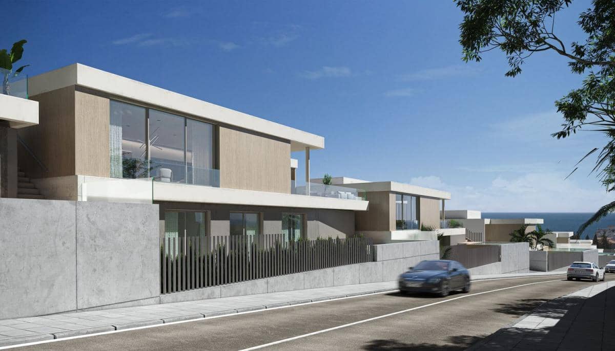 4 bedroom Villa for sale in Estepona with pool garage - € 1,625,000 (Ref: 9918470)