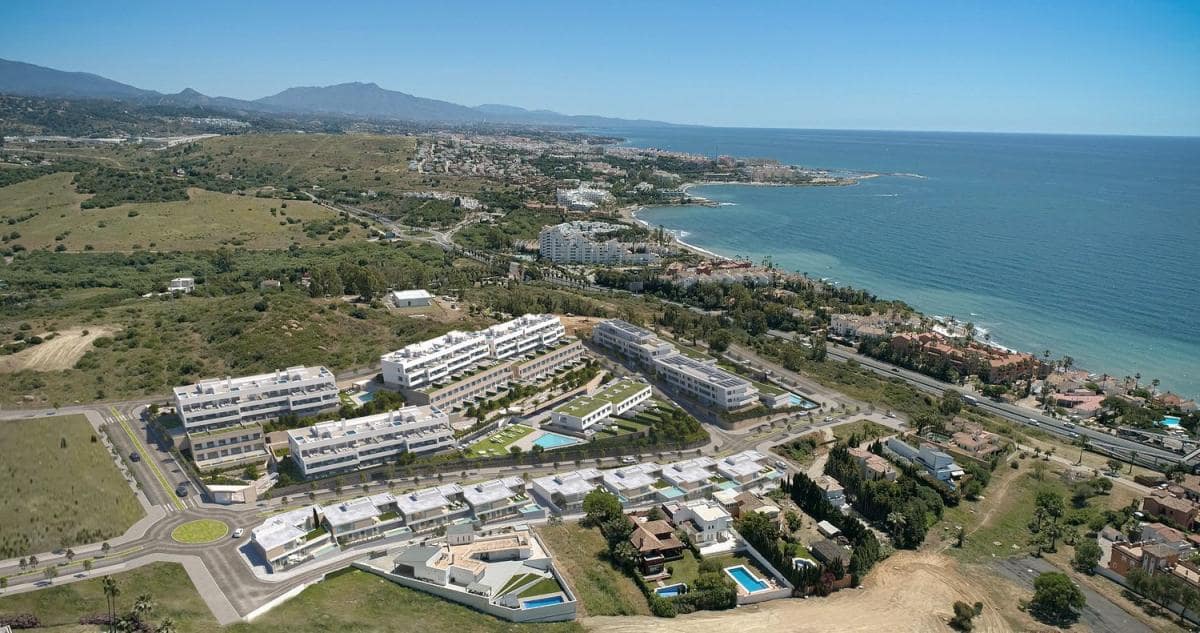4 bedroom Villa for sale in Estepona with pool garage - € 1,625,000 (Ref: 9918470)