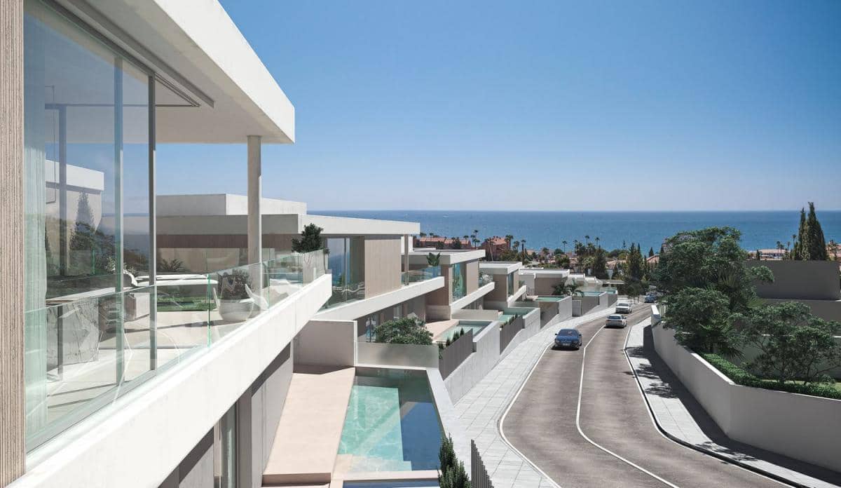 4 bedroom Villa for sale in Estepona with pool garage - € 1,625,000 (Ref: 9918470)