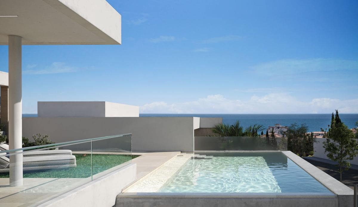 4 bedroom Villa for sale in Estepona with pool garage - € 1,625,000 (Ref: 9918470)