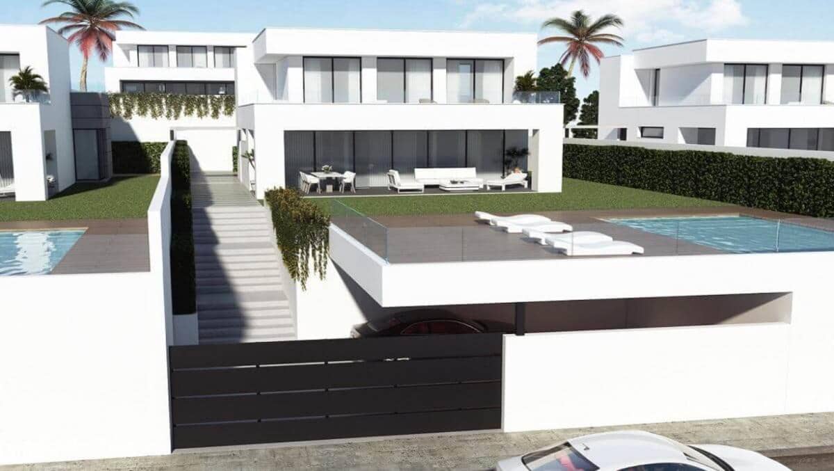 4 bedroom Villa for sale in Manilva with pool - € 1,065,000 (Ref: 9918498)