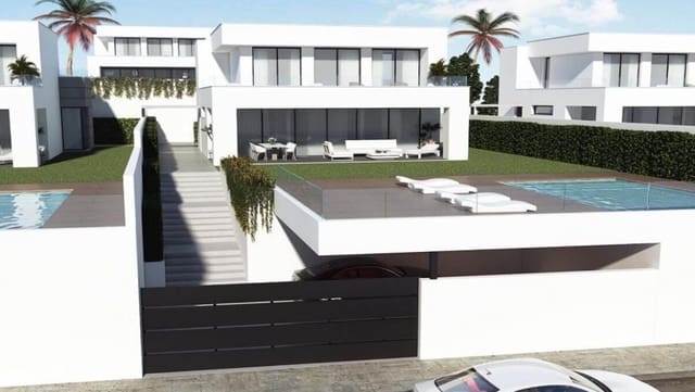 4 bedroom Villa for sale in La Duquesa / Puerto de la Duquesa, Manilva with pool - € 1,065,000 (Ref: 9918498)